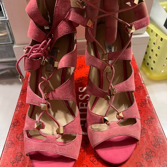 Guess women’s pink shoes size 6.5 - Picture 7 of 8